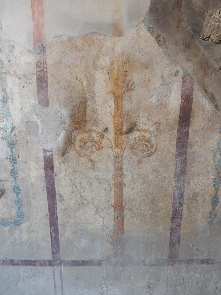 IX.5.16 Pompeii. June 2019. Room f’, detail of painted decoration on south wall. 
Photo courtesy of Buzz Ferebee.
