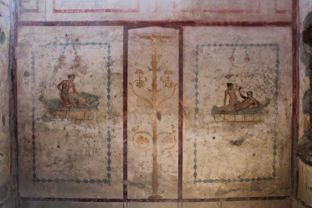 IX.5.16 Pompeii. May 2019. Room f’, detail of north wall with erotic wall paintings.
Foto Christian Beck, ERC Grant 681269 DÉCOR.