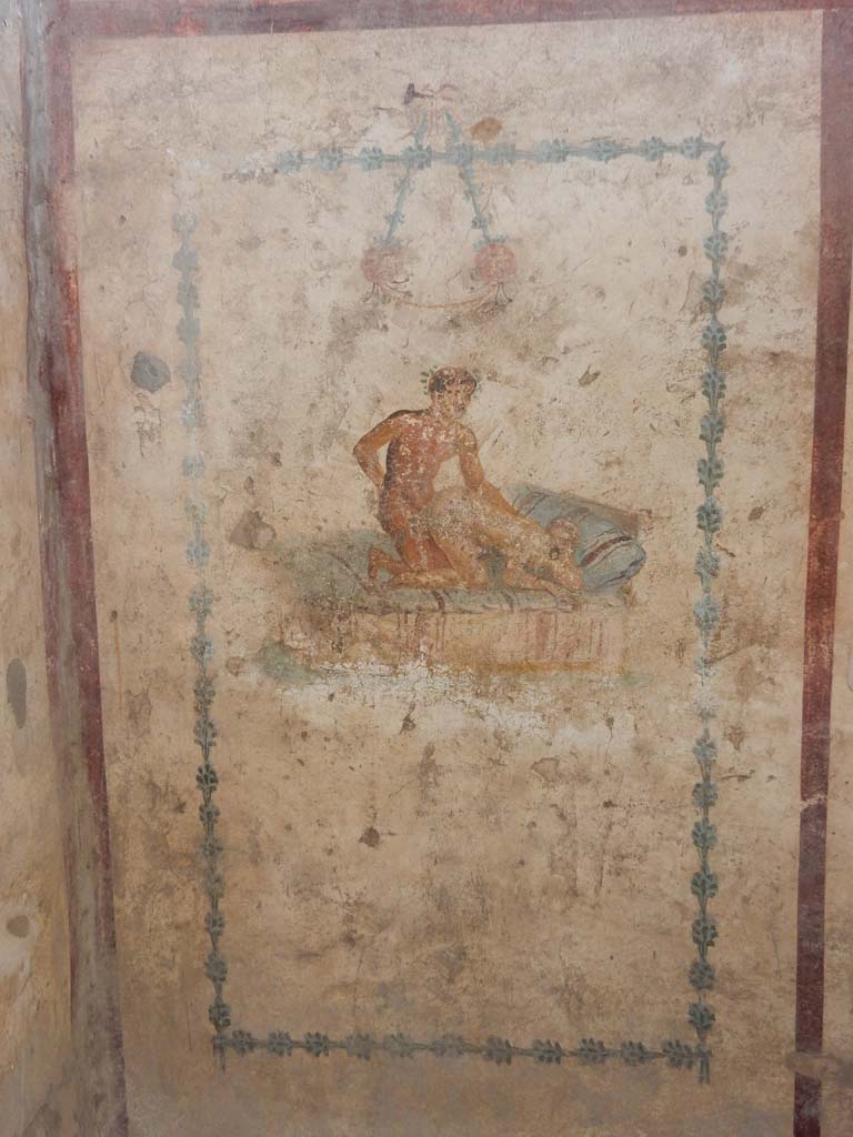 IX.5.16 Pompeii. June 2019. Cubiculum f’, detail of wall painting at west end of north wall.
Photo courtesy of Buzz Ferebee.