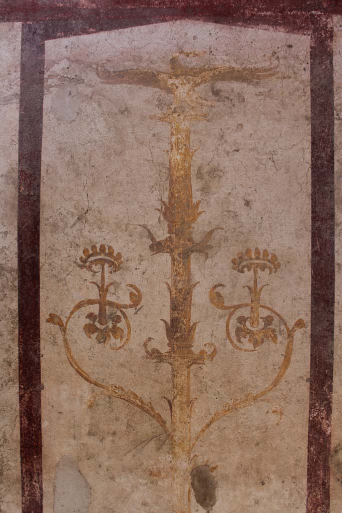 IX.5.16 Pompeii. May 2019. Room f’, detail of top of candelabra on north wall.
Foto Christian Beck, ERC Grant 681269 DÉCOR.