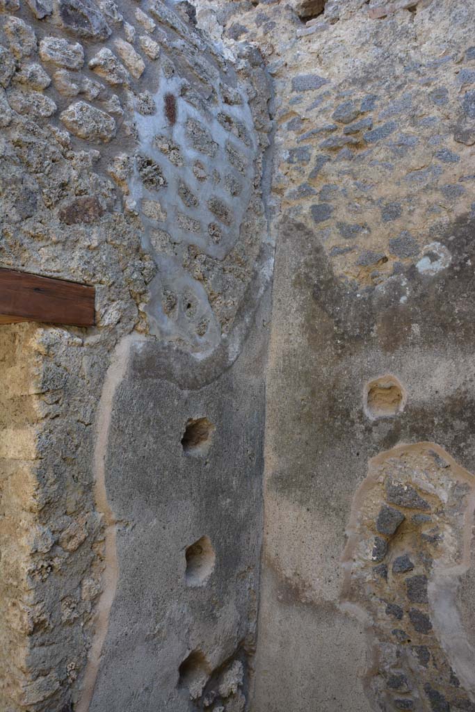 IX.5.18 Pompeii. May 2017. Room “t”, south-west corner.
Foto Christian Beck, ERC Grant 681269 DÉCOR.
