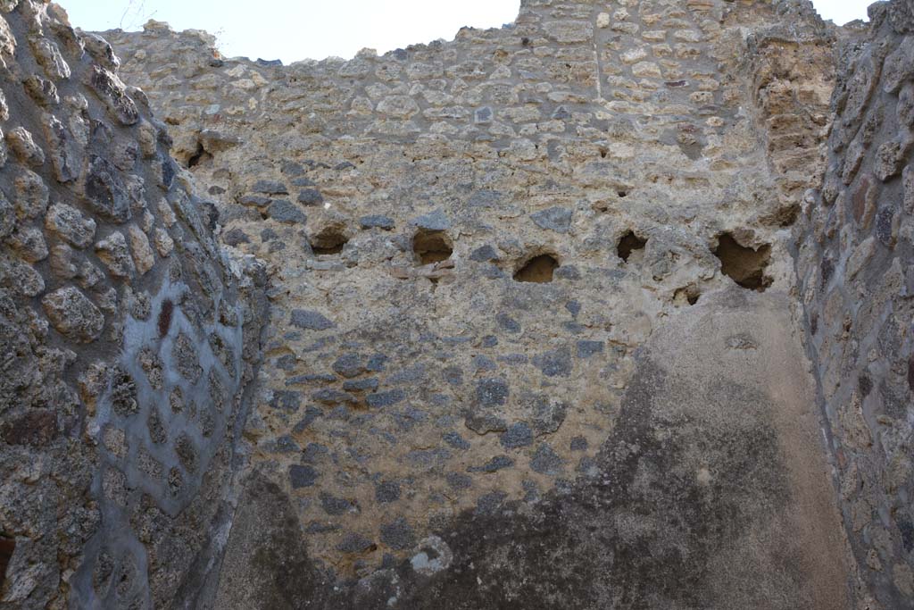 IX.5.18 Pompeii. May 2017. Room “t”, upper west wall.
Foto Christian Beck, ERC Grant 681269 DÉCOR.
