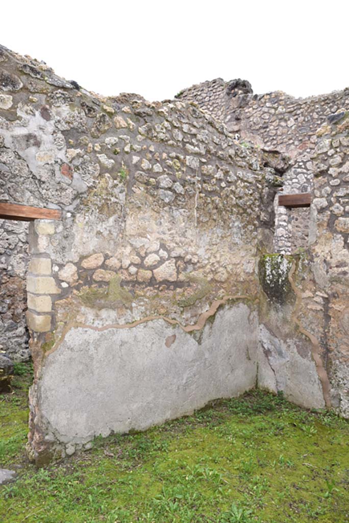 IX.5.18 Pompeii. March 2018.  Room “s”, south wall and south-west corner.
Foto Annette Haug, ERC Grant 681269 DÉCOR.
