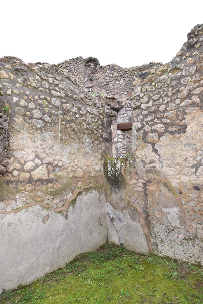 IX.5.18 Pompeii. March 2018.  Room “s”, south-west corner.
Foto Annette Haug, ERC Grant 681269 DÉCOR.
