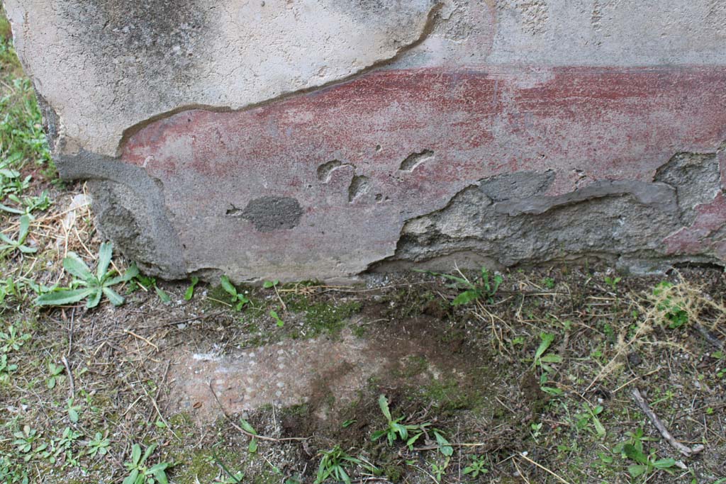 IX.5.18 Pompeii. May 2019. 
Room p, flooring near doorway into corridor q, possibly laid in a pattern of squares and meanders.
Foto Christian Beck, ERC Grant 681269 DÉCOR.


