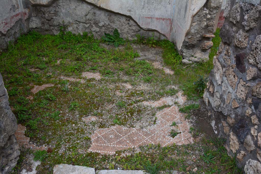 IX.5.18 Pompeii. March 2017. Room p, looking north across flooring from doorway in corridor q.
Foto Christian Beck, ERC Grant 681269 DÉCOR.
