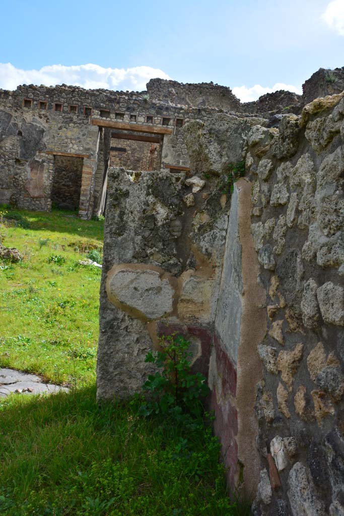 IX.5.18 Pompeii. March 2017. Room l (L), looking towards south wall in south-west corner.
Foto Christian Beck, ERC Grant 681269 DÉCOR.
