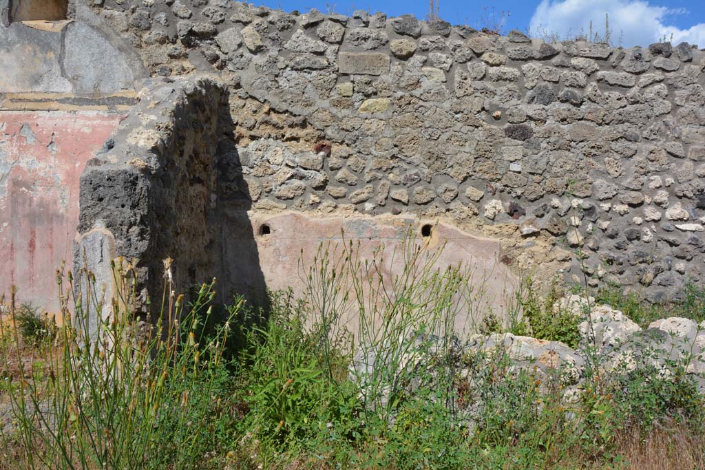 IX.5.18 Pompeii. May 2017. 
Room m, looking east across room I (L), towards area of cupboard which would have been under the stairs, on right.
Foto Christian Beck, ERC Grant 681269 DÉCOR.
