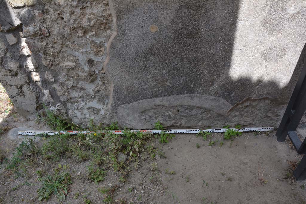 IX.5.18 Pompeii. May 2017. Room a, lower east side of entrance corridor.
Foto Christian Beck, ERC Grant 681269 DÉCOR.