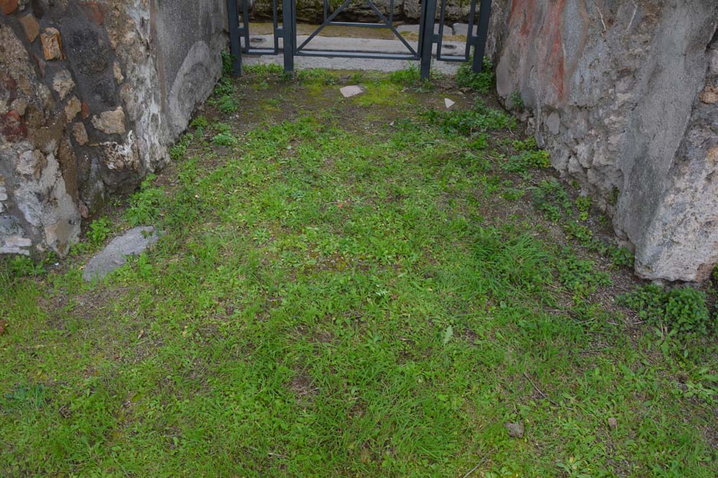 IX.5.18 Pompeii. March 2018. Room “a”, entrance corridor, looking south across flooring.
Foto Annette Haug, ERC Grant 681269 DÉCOR.