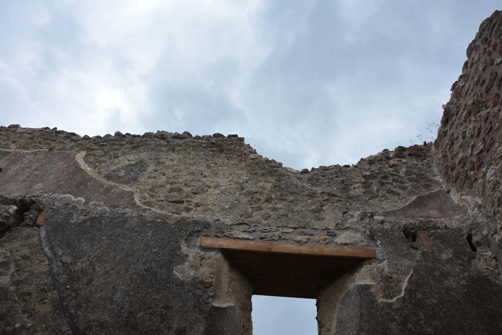 IX.5.18 Pompeii. May 2017. Room c, upper south wall.
Foto Christian Beck, ERC Grant 681269 DÉCOR.

