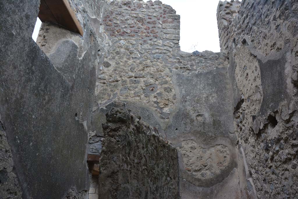 IX.5.18 Pompeii. May 2017. Room c, looking towards upper west wall.
Foto Christian Beck, ERC Grant 681269 DÉCOR.
