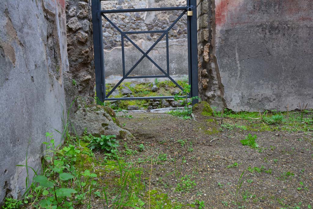 IX.5.18 Pompeii. March 2017. Room c, looking south towards remains of wall (taken from room d).
Foto Christian Beck, ERC Grant 681269 DÉCOR.
