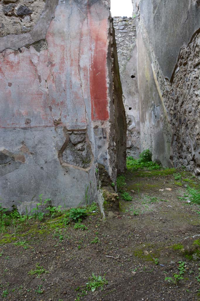 IX.5.18 Pompeii. March 2017. Room d, looking east towards south-east corner of room (in centre).
Foto Christian Beck, ERC Grant 681269 DÉCOR.

