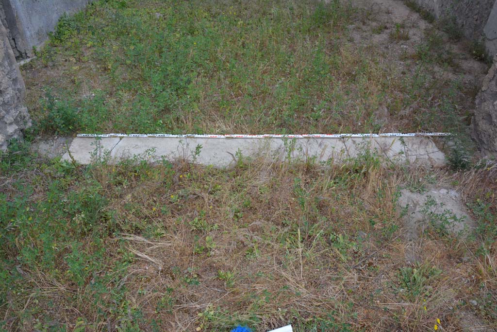 IX.5.18 Pompeii. May 2017. Room “f”, doorway threshold from atrium.
Foto Christian Beck, ERC Grant 681269 DÉCOR.
