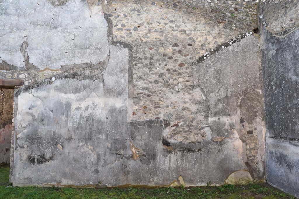 IX.5.18 Pompeii. March 2018. Room “f”, looking towards south wall.   
Foto Annette Haug, ERC Grant 681269 DÉCOR.
