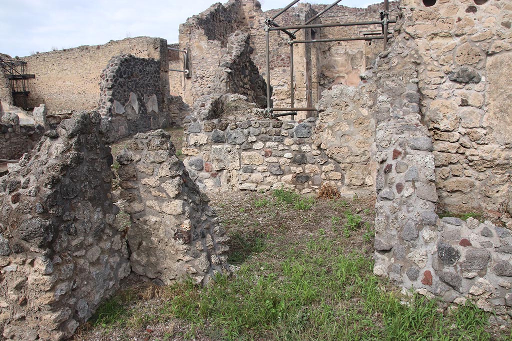IX.6.4 Pompeii. October 2024. Doorway into room “w” on north side of atrium. Photo courtesy of Klaus Heese