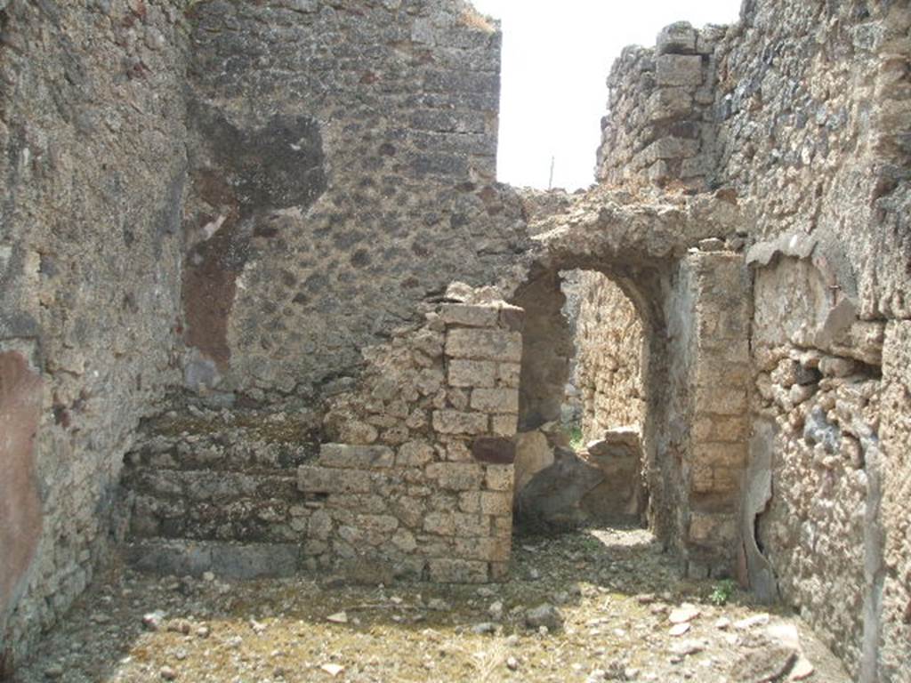 IX.6.5 Pompeii. May 2005. Looking south in room “i”, originally this was the south ala but then converted by adding a staircase to the upper floor. The stairs would have led to the rooms on the upper floor of the adjoining house at IX.6.4. A passageway, one time existing towards the room “y” was blocked up and plastered in red, as was the rest of the ala. 
