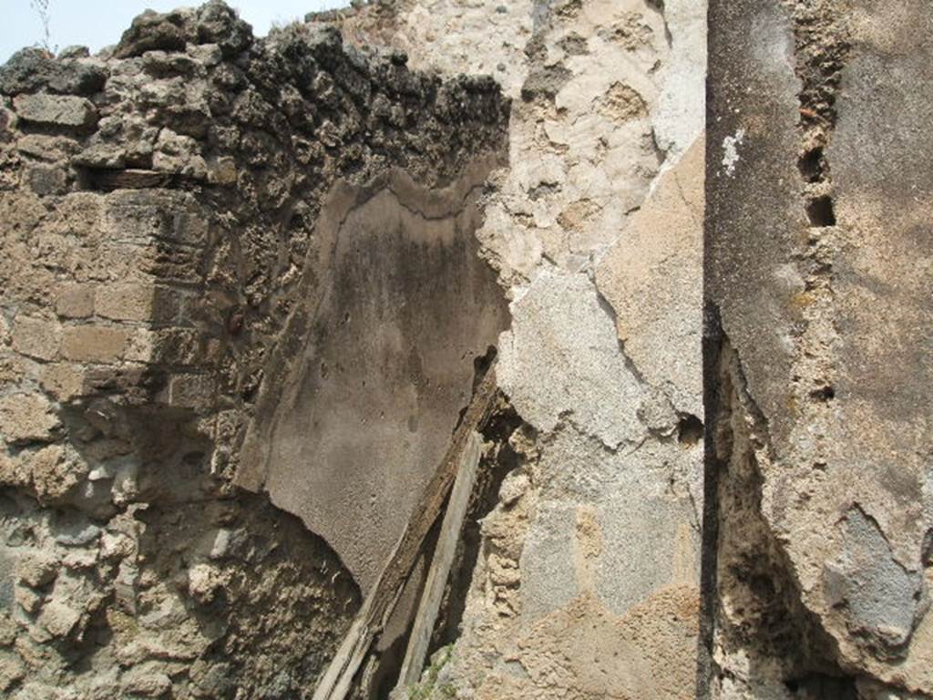 IX.6.8 Pompeii. May 2005.  Room 3 on north side of atrium.