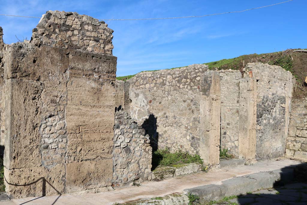IX.6.f Pompeii, on left. December 2018. 
Looking north-east to entrance doorways, with IX.6.g, on right. Photo courtesy of Aude Durand.

