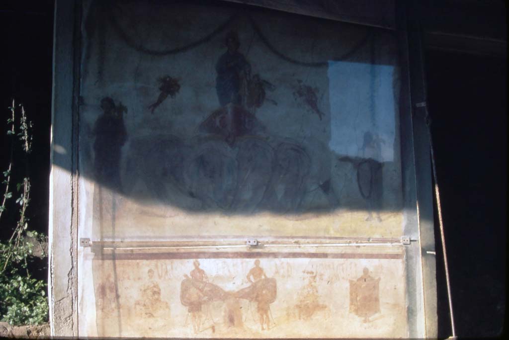Between IX.7.7 and IX.7.6, Pompeii. 4th December 1971.
Lower part of painting of Venus, depicting felt workers (coactiliarii) producing cloth.
Photo courtesy of Rick Bauer, from Dr George Fay�s slides collection.

