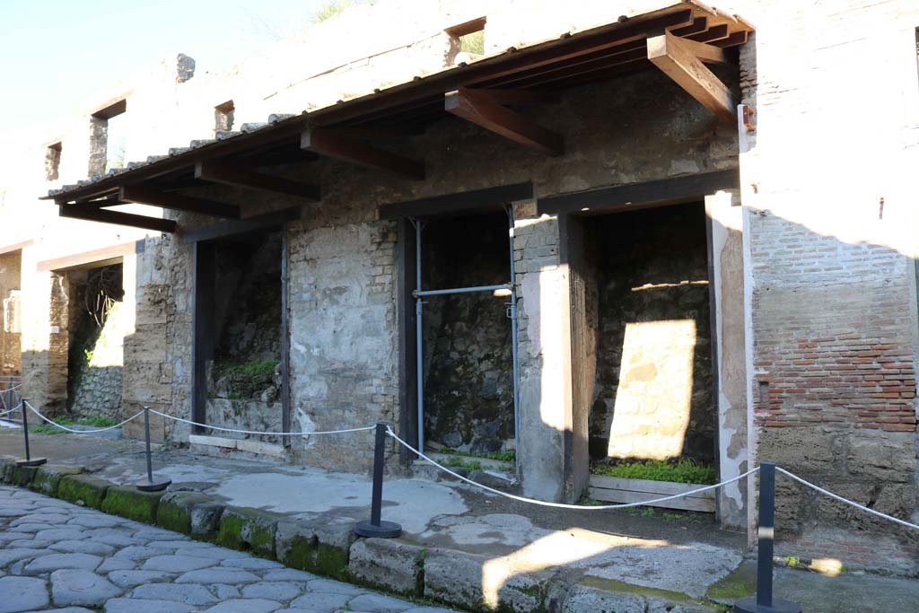 IX.7.8 Pompeii, on left. December 2018. 
Looking west along north side of Via dell�Abbondanza, with IX.7.7 to 5, centre and right. Photo courtesy of Aude Durand.


