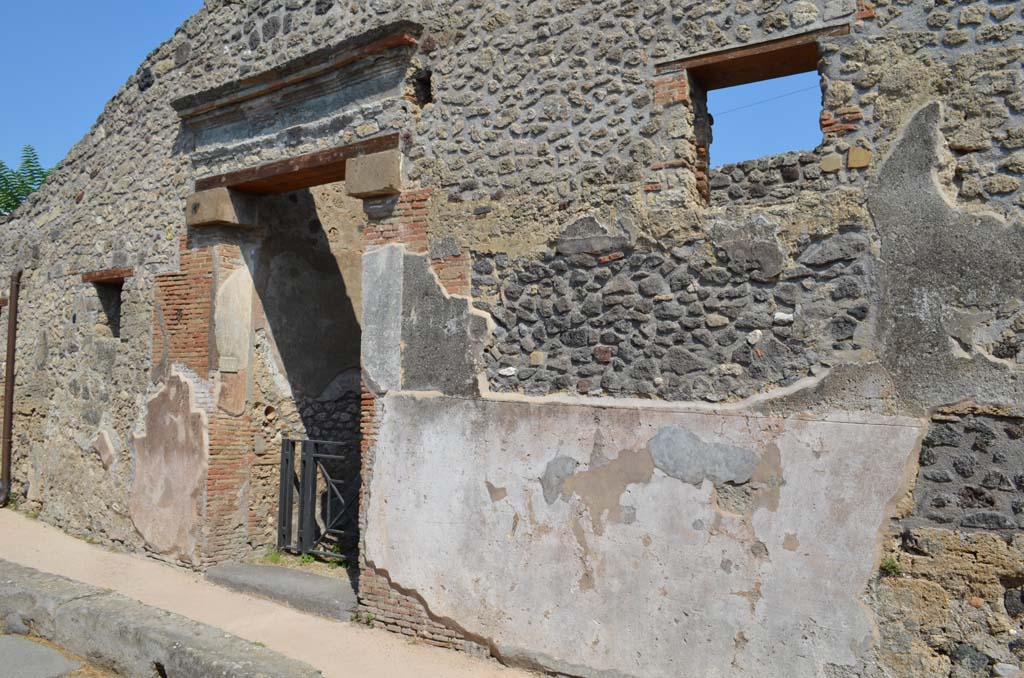 IX.7.16 Pompeii. September 2019. Looking north along front façade.
Foto Annette Haug, ERC Grant 681269 DÉCOR.
