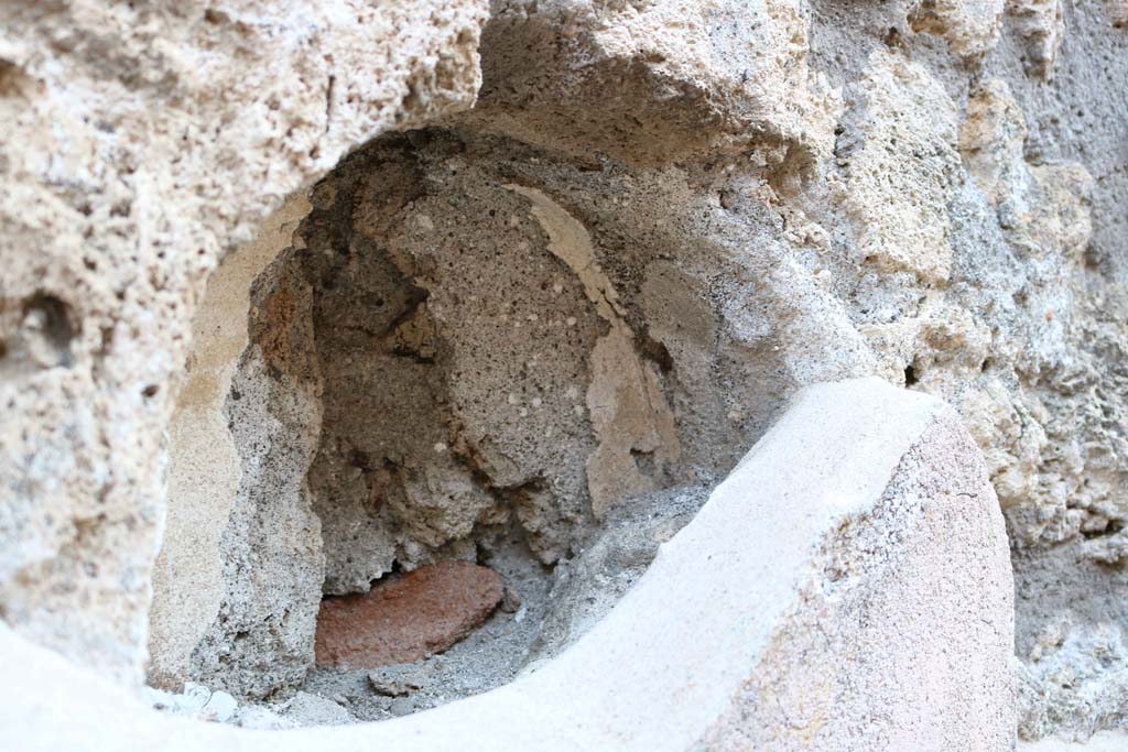 Vicolo di Tesmo, east side, Pompeii. December 2018.
Detail of niche behind plaster on exterior wall of IX.7.20. Photo courtesy of Aude Durand.
