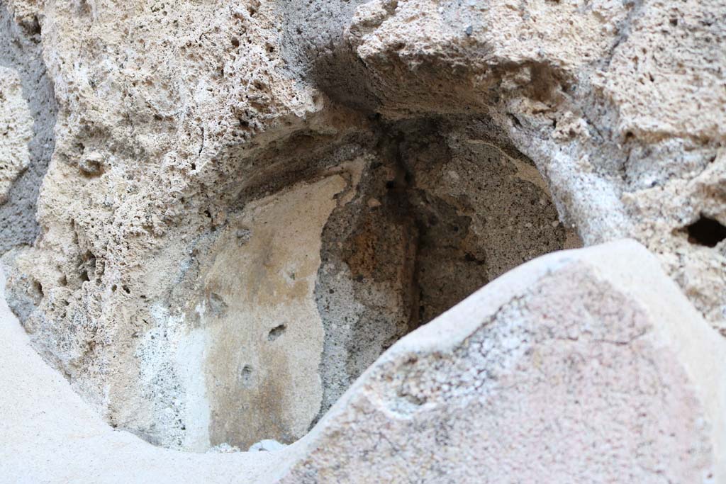 Vicolo di Tesmo, east side, Pompeii. December 2018.
Detail of niche behind plaster on exterior wall of IX.7.20. Photo courtesy of Aude Durand.
