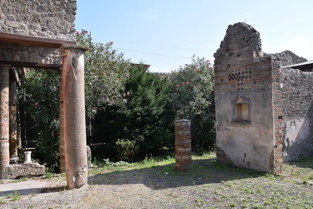 IX.7.20 Pompeii. October 2017. Looking south-east across atrium. Photo courtesy of Johannes Eber.