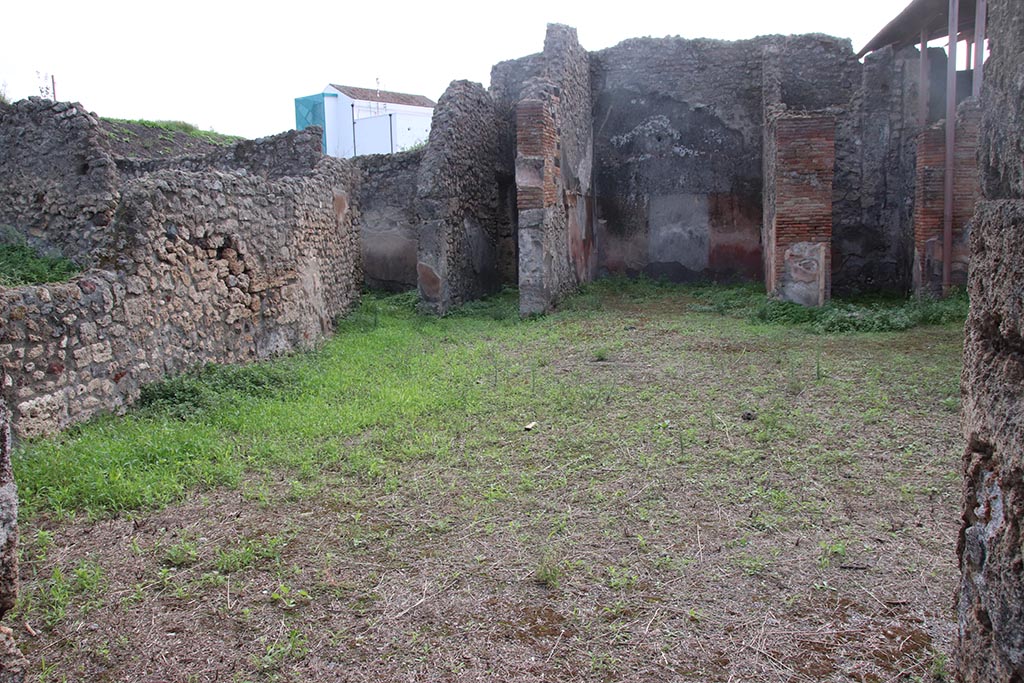 IX.7.25 Pompeii. October 2024.
Looking south-east across atrium towards doorways to rooms (q), corridor (p), tablinum (o), and room (m), on right.
Photo courtesy of Klaus Heese.