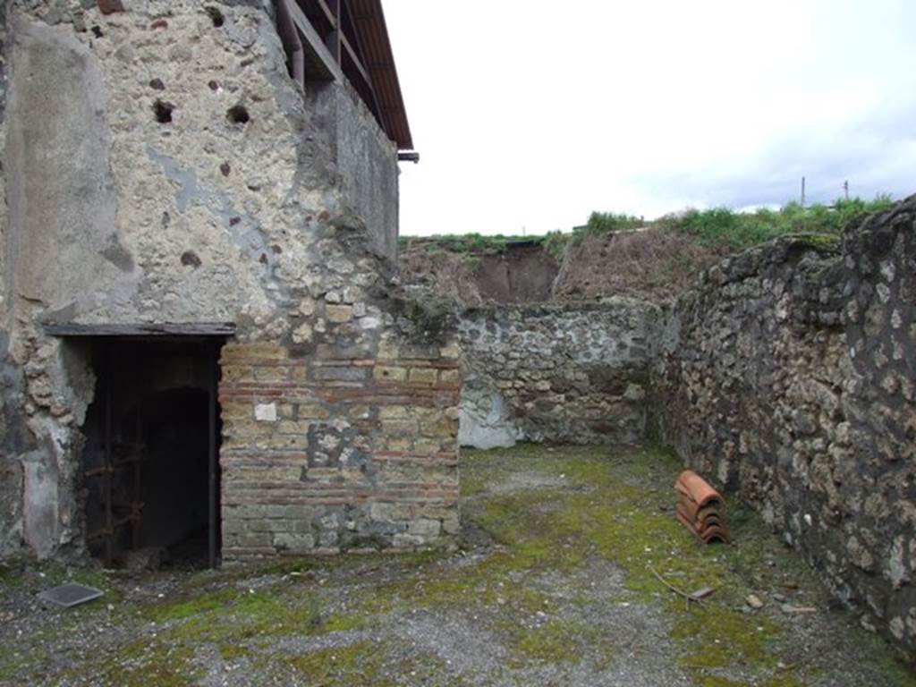 IX.8.6 Pompeii. March 2009. Room 17. Work room of services area.