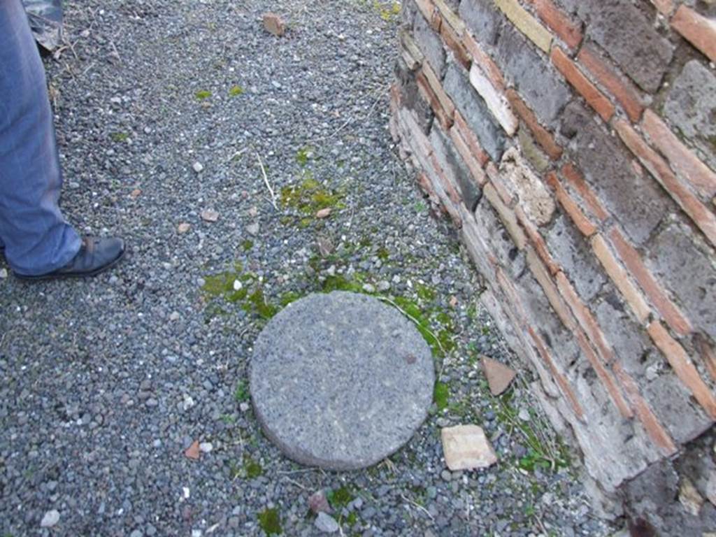 IX.9.a Pompeii. March 2009. Masonry pillar and floor of wide passageway.