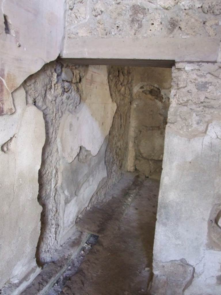 IX.9.c Pompeii.  March 2009.  Doorway to small room or cupboard.
