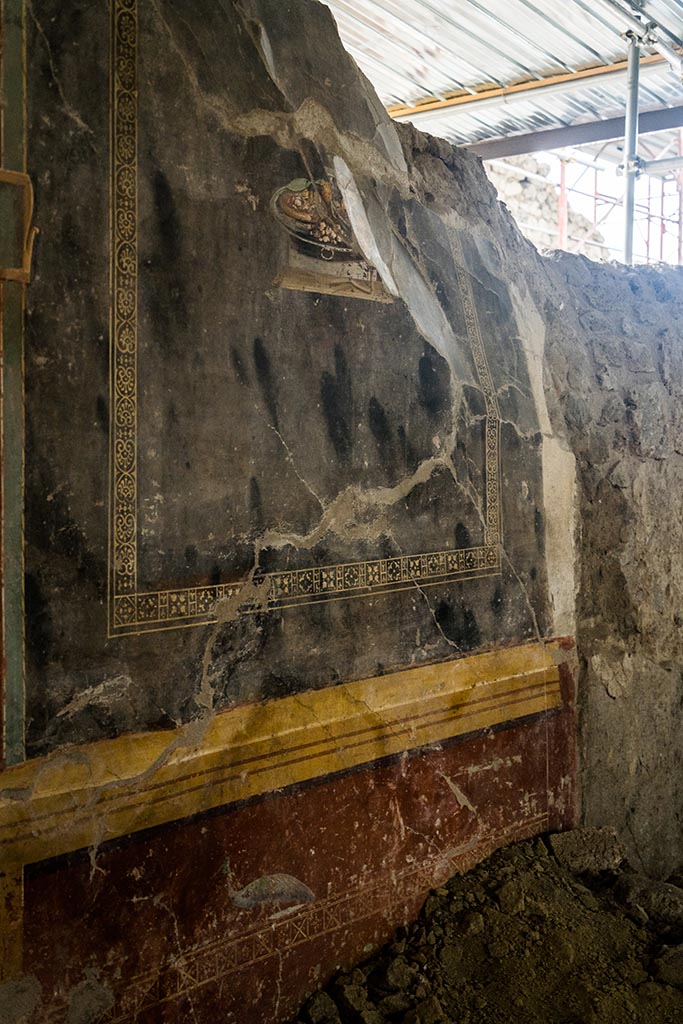 IX.10.1, Pompeii. July 2024. Atrium 2, painting on west wall. Photo courtesy of Johannes Eber.