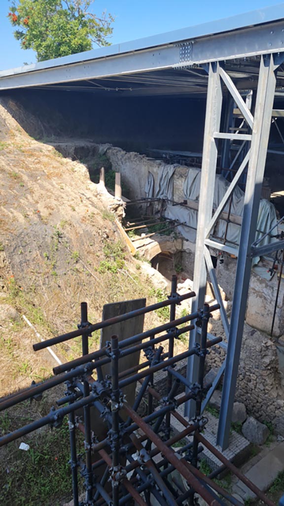 IX.11.7, Pompeii. June 2024. 
Looking north-west from south side. Photo courtesy of Giuseppe Ciaramella.
