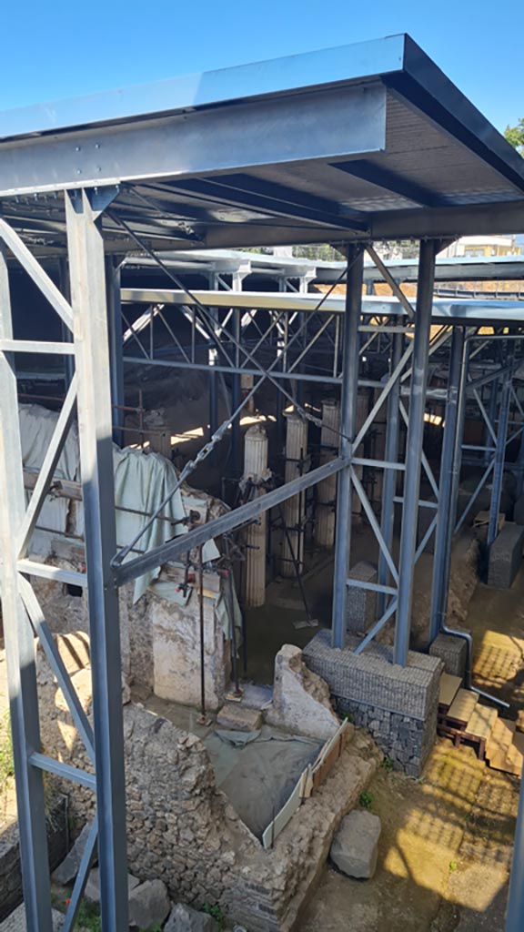IX.11.7 Pompeii. June 2024. 
Looking north-west towards peristyle from above roadway between IX.11 and IX.12. 
Photo courtesy of Giuseppe Ciaramella.
