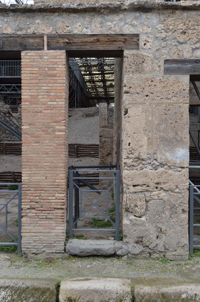 IX.12.2 Pompeii. March 2018. Looking north to entrance leading to steps to upper floor.
Foto Taylor Lauritsen, ERC Grant 681269 D�COR.
