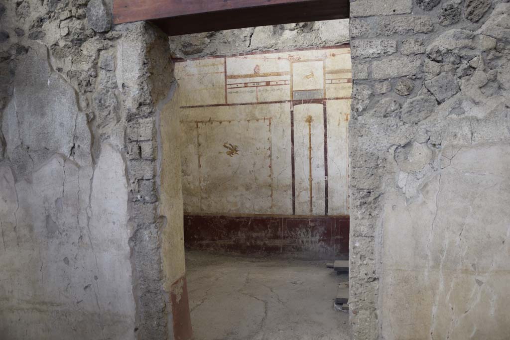 IX.12.6 Pompeii. February 2017. Room “l(L)”, looking north through doorway from room “h”. Photo courtesy of Johannes Eber.

