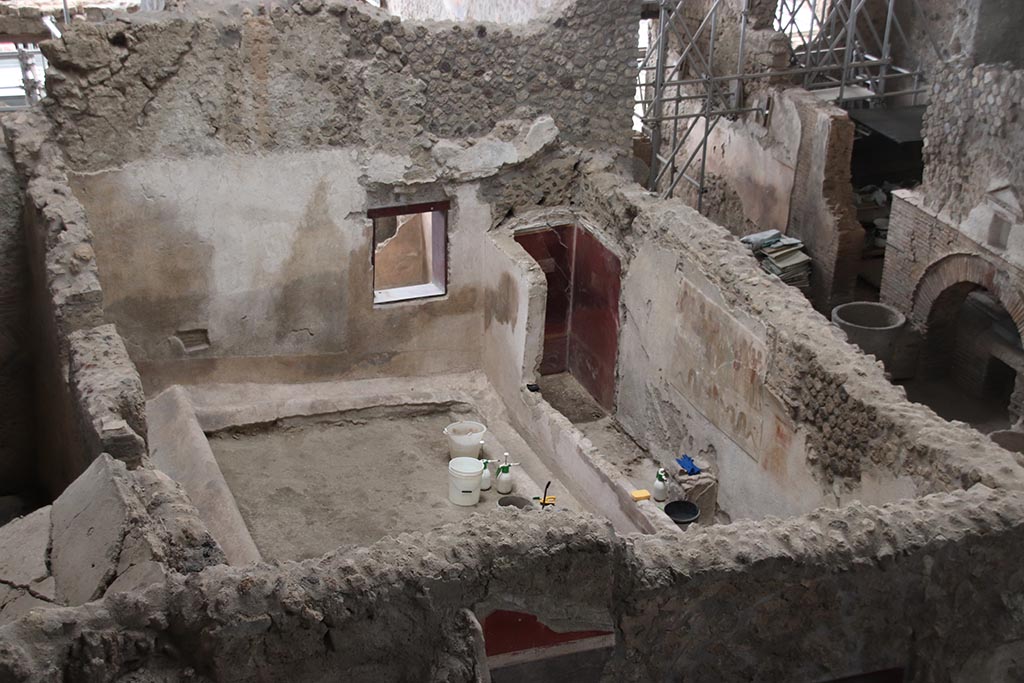 IX.12.6 Pompeii. October 2024. Room “n1”, looking south-west towards small red painted area, “n2”. Photo courtesy of Klaus Heese.