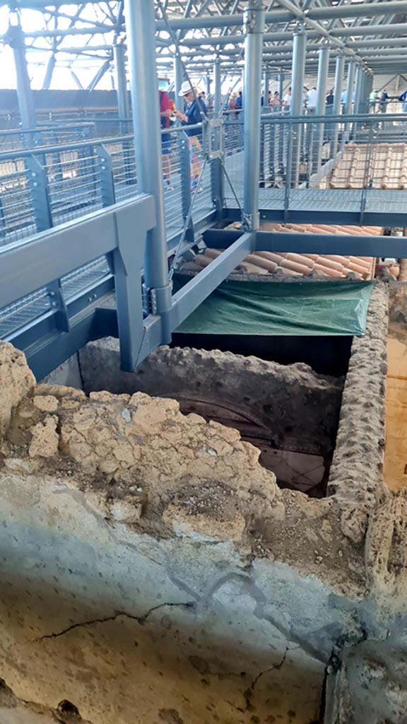 IX.12.9 Pompeii. June 2024. 
Looking south from above room 12, along east portico 5c, on right. 
Photo courtesy of Giuseppe Ciaramella.

