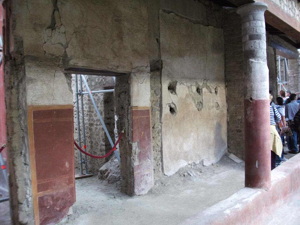 IX.12.9 Pompeii. May 2010. East portico 5c, with doorway to room 1, kitchen.