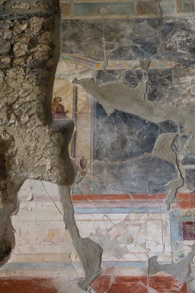IX.13.1-3 Pompeii. April 2022. 
Room 13, detail from upper east wall near north-east corner. Photo courtesy of Johannes Eber.

