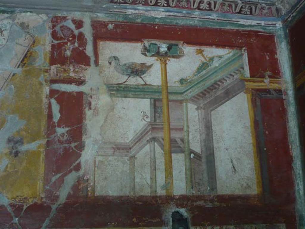 IX.13.1-3 Pompeii. May 2012. Room 17, architectural painting with bird on upper south wall. Photo courtesy of Buzz Ferebee.
