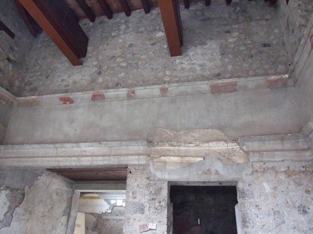 IX.13.1-3 Pompeii. March 2009. Room 2, south side of upper atrium.