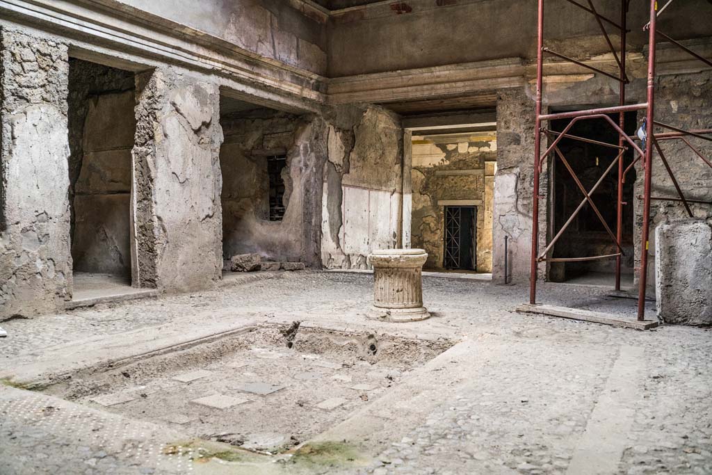 IX.13.3 Pompeii. October 2021.
Room 2, looking south-east across atrium towards room 28, in centre. Photo courtesy of Johannes Eber.