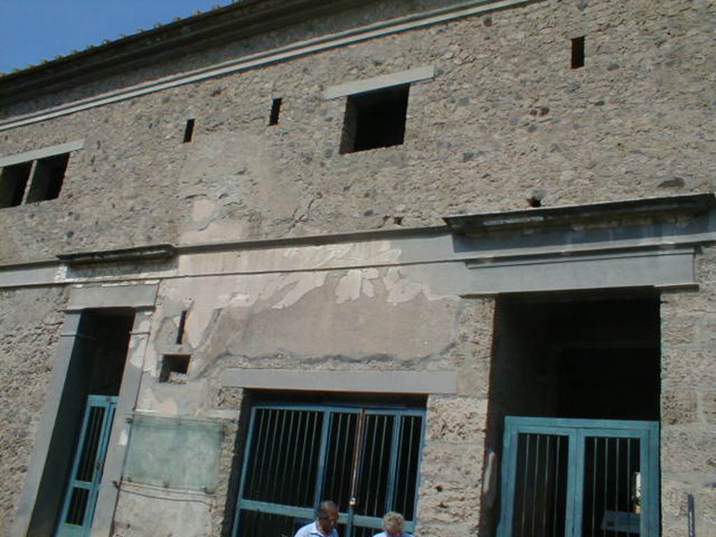 IX.13.1-3 Pompeii. September 2004, façade of upper south side of IX.13.1-3