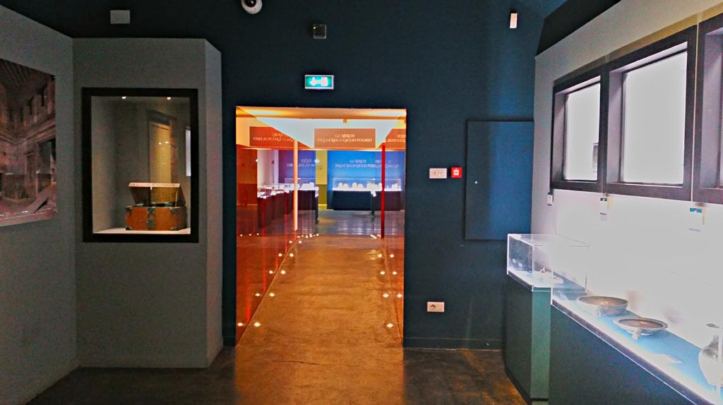 IX.13.1-3 Pompeii. December 2019.
Exhibition entitled “Gli arredi della Casa di Giulio Polibio”- The furnishings of the House of Julius Polybius. Photo courtesy of Giuseppe Ciaramella.