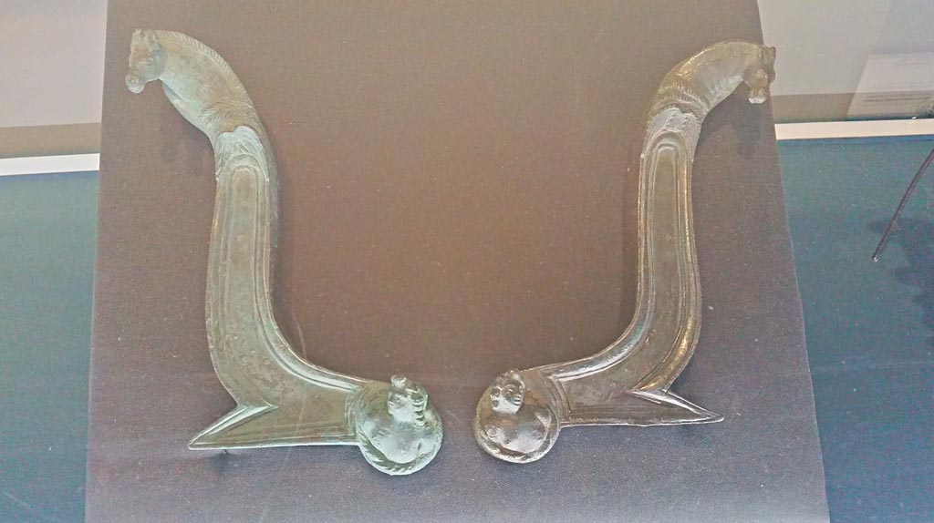 IX.13.1-3 Pompeii. December 2019. Furnishings from exhibition.
Photographed at exhibition entitled “The furnishings of the House of Julius Polybius”. Photo courtesy of Giuseppe Ciaramella.