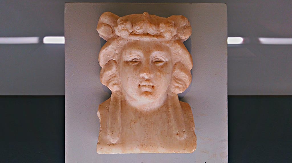 IX.13.1-3 Pompeii. December 2019. Bust from exhibition.
Photographed at exhibition entitled “The furnishings of the House of Julius Polybius”.
Photo courtesy of Giuseppe Ciaramella.